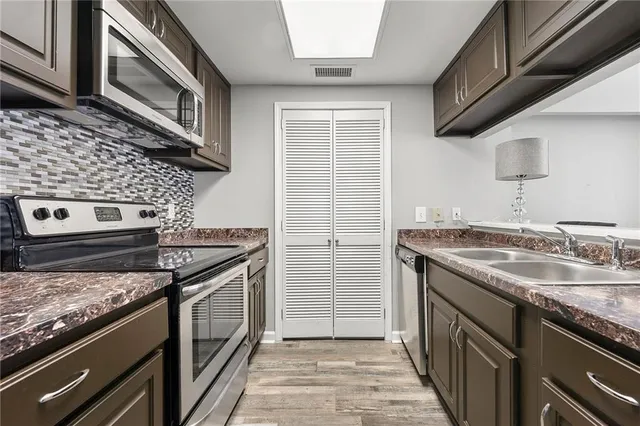 $250,000 | 3481 Lakeside Drive Northeast, Unit 801, Atlanta, GA 30326