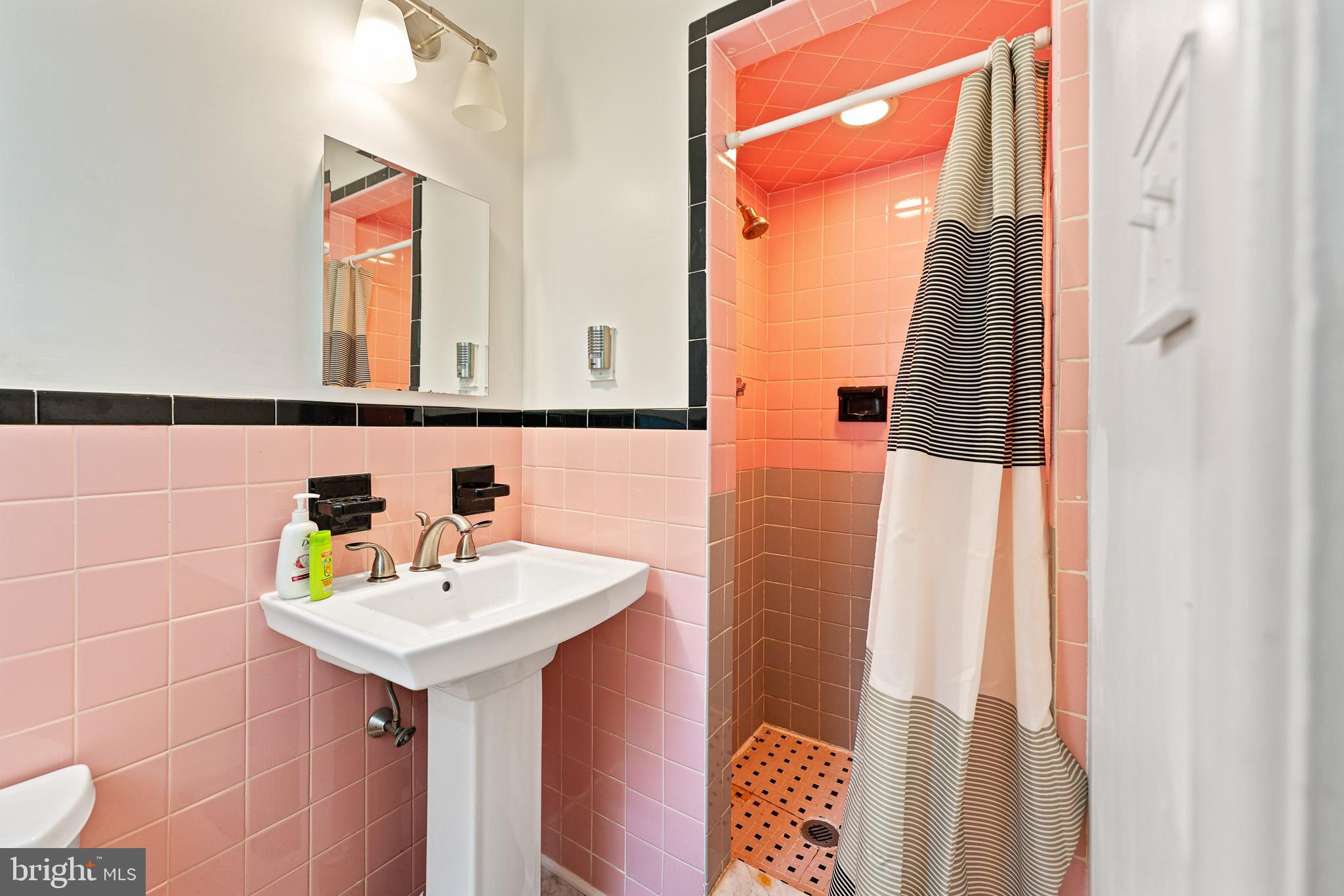 2305 Andover Road Cinnaminson, NJ 08077 - Photo 20 of 31 a bathroom with a sink and a mirror