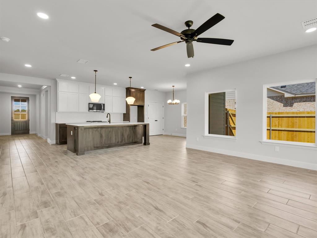 608 Jameson Springtown, TX 76082 - Photo 11 of 27