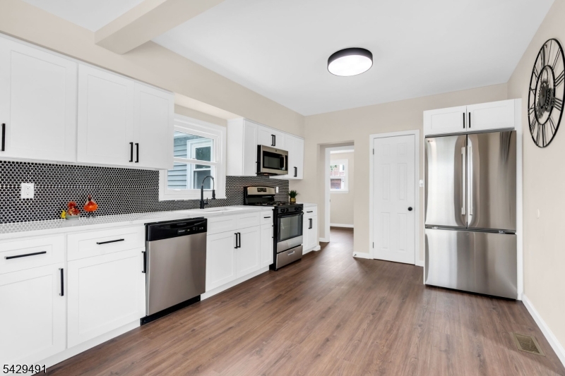 724 3rd Street Lyndhurst, NJ 07071 - Photo 11 of 24