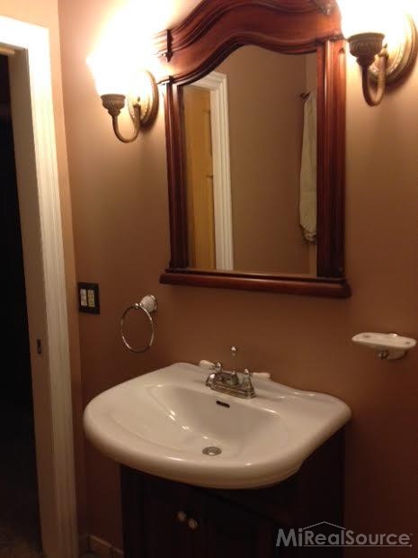 1980 Range Road Port Huron, MI 48060 - Photo 16 of 16 31226789-15.JPG