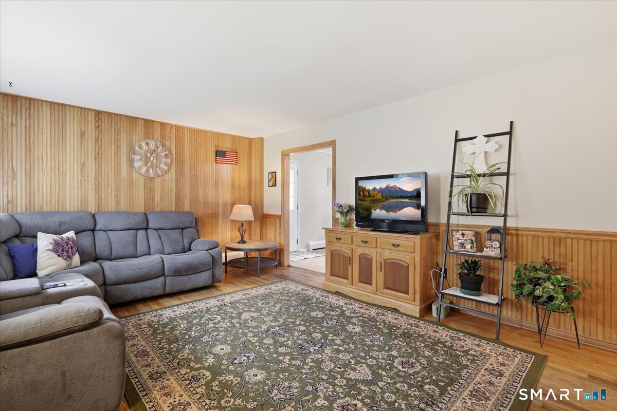 31 Iron Street Ledyard, CT 06339 - Photo 5 of 40
