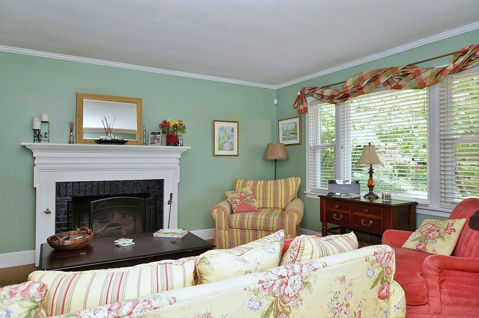 1012 Clearfield Road Southwest Roanoke, VA 24015 - Photo 4 of 29 4