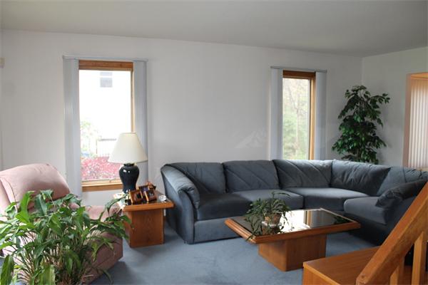 61 Stephanie Circle Springfield, MA 01129 - Photo 2 of 16 a living room with furniture and a potted plant