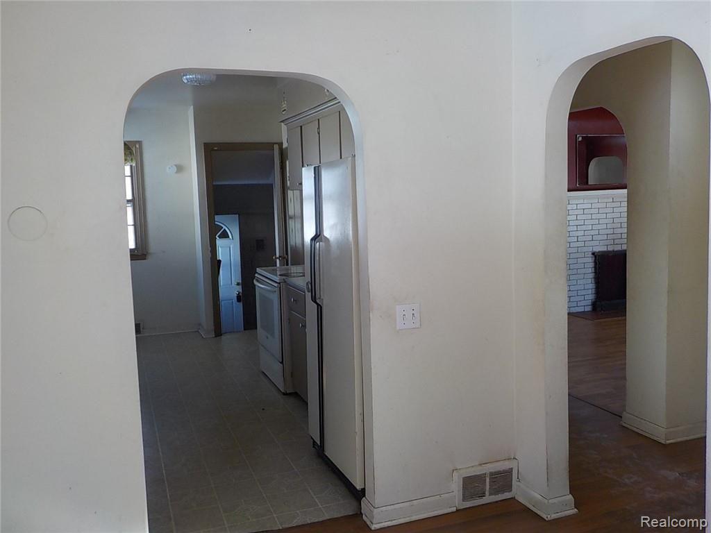 4473 Fenton Road Burton, MI 48529 - Photo 16 of 23