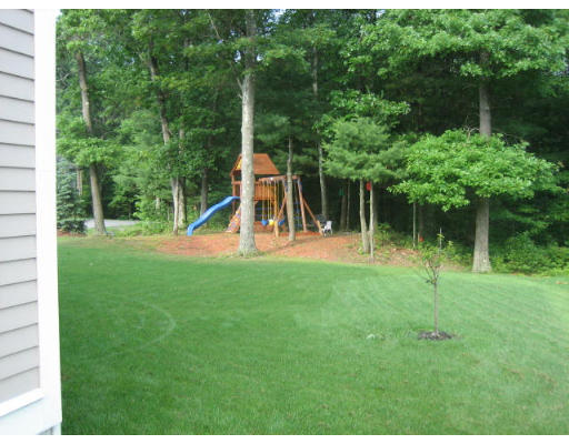 84 Thistle Road North Andover, MA 01845 - Photo 16 of 19 Gallery Image 16