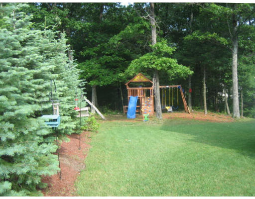 84 Thistle Road North Andover, MA 01845 - Photo 17 of 19 Gallery Image 17