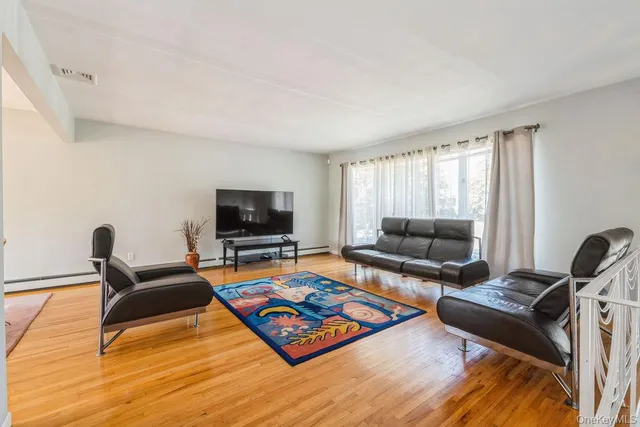 $1,299,000 | 821 Cliffside Avenue, Valley Stream, NY 11581