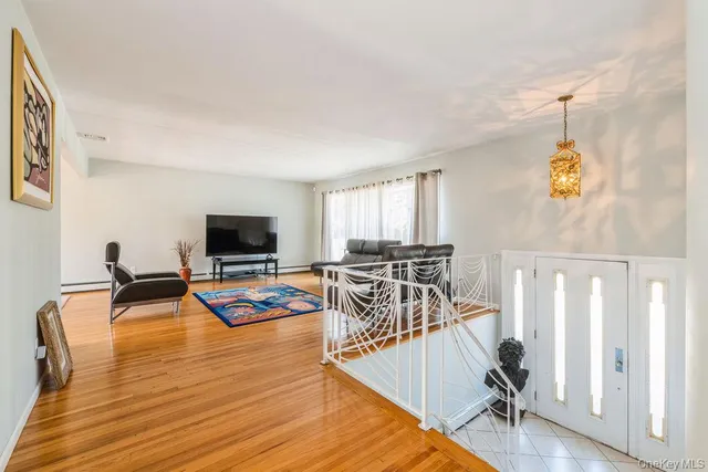 $1,299,000 | 821 Cliffside Avenue, Valley Stream, NY 11581