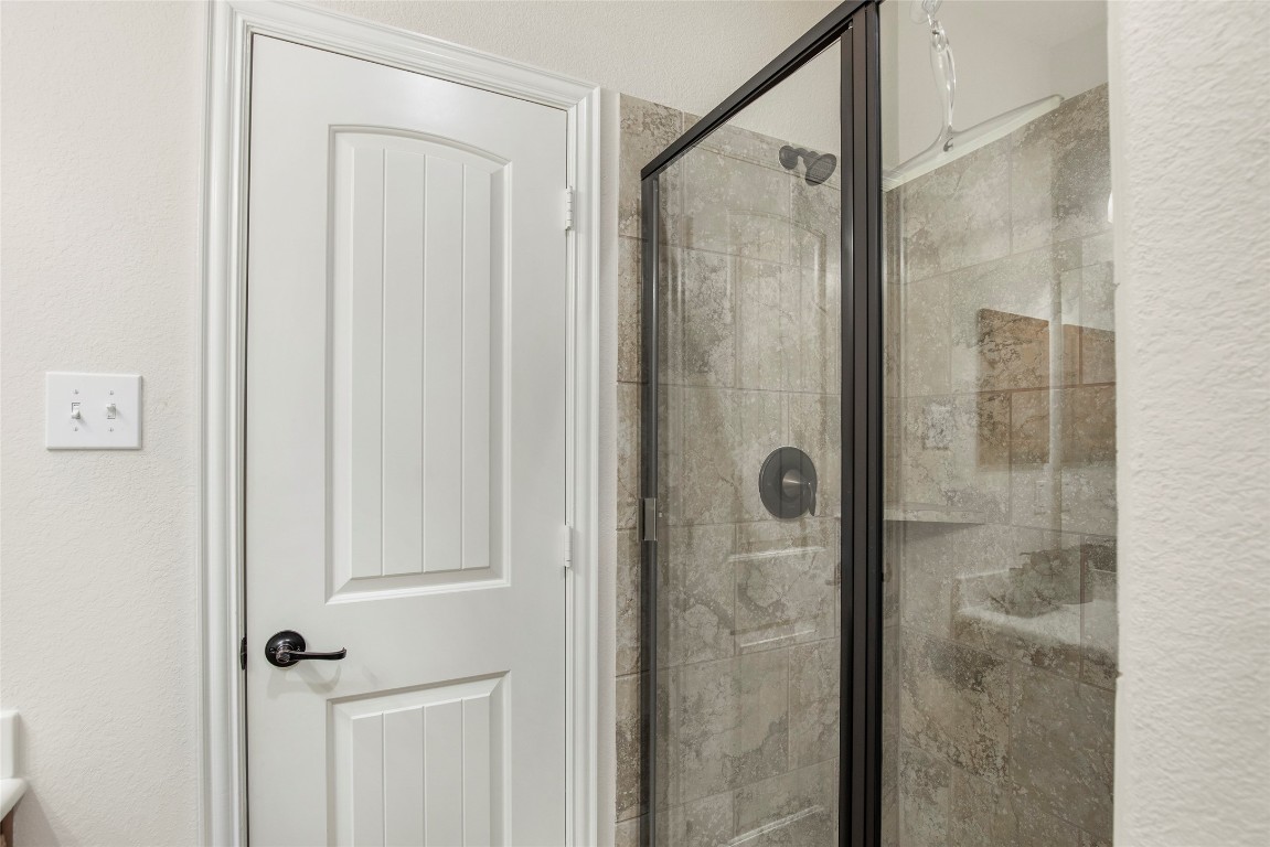 6703 Honeycrest Lane Spring, TX 77389 - Photo 24 of 35