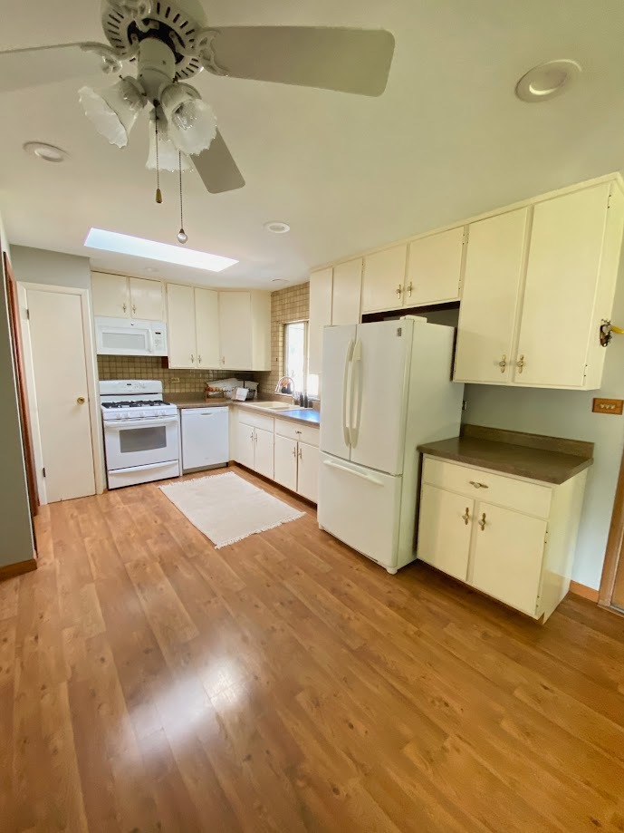 620 Sycamore Road Buffalo Grove, IL 60089 - Photo 4 of 21 a kitchen with white cabinets and white appliances