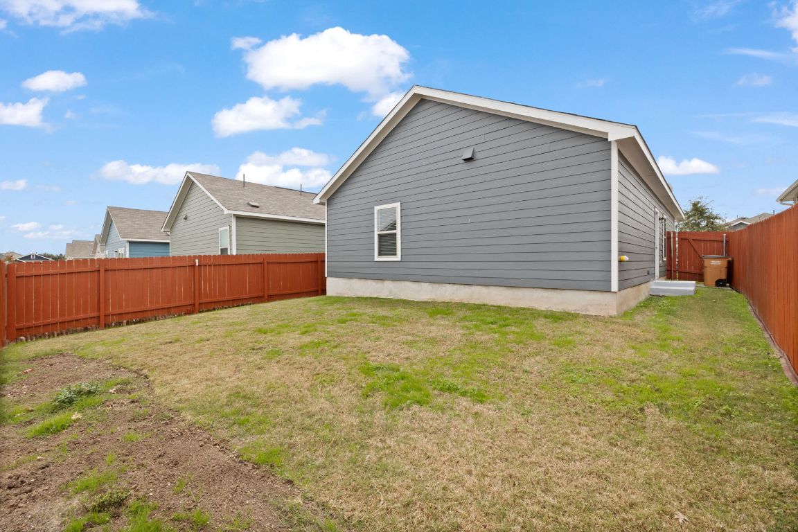 7116 Spirit Hill Road Austin, TX 78744 - Photo 30 of 33