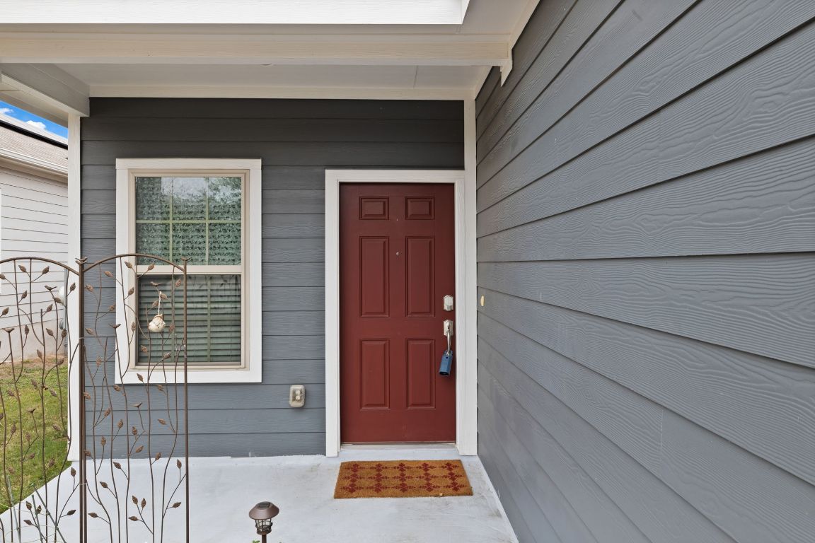 7116 Spirit Hill Road Austin, TX 78744 - Photo 4 of 33 Doorway to property