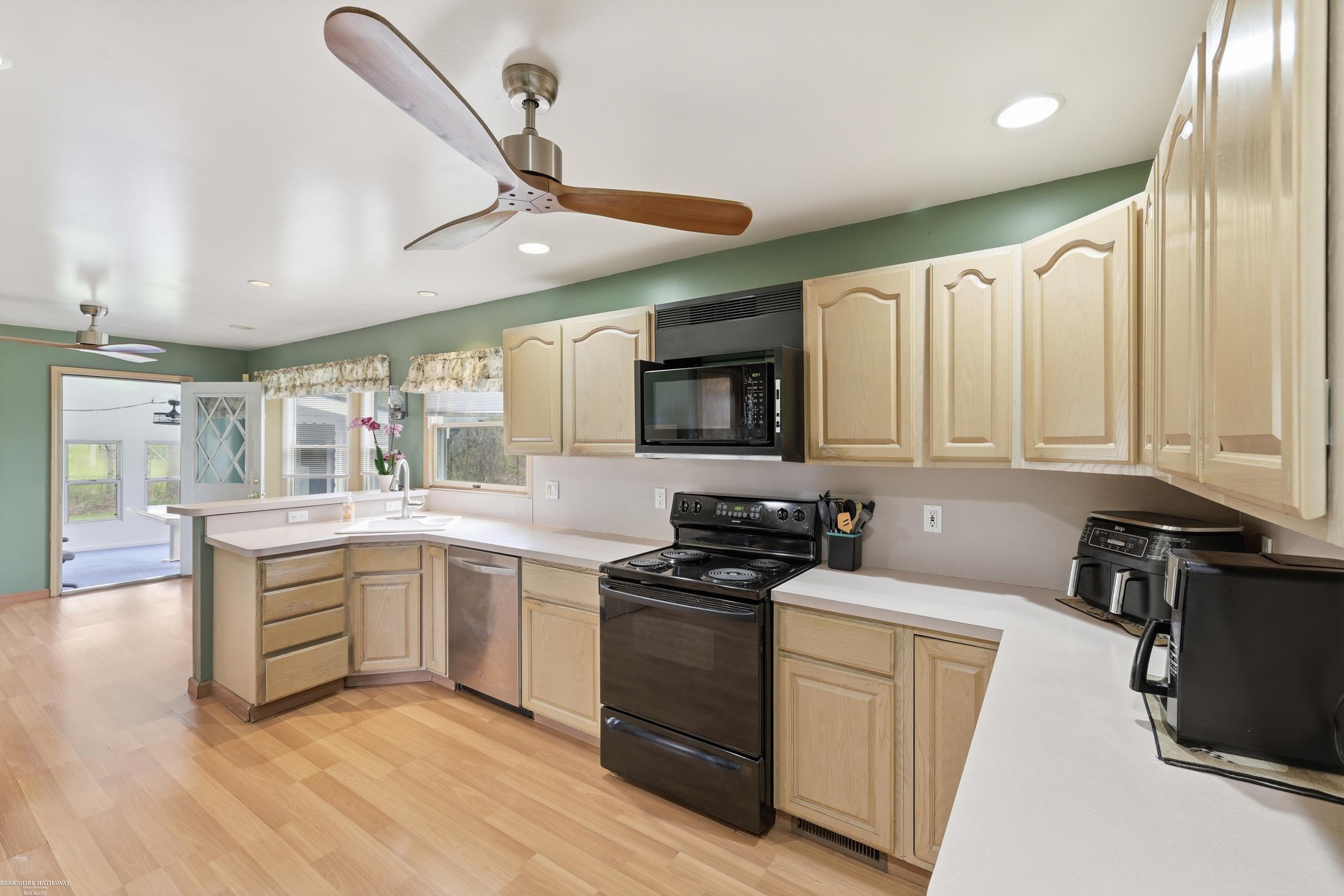 46700 Tilch Road Macomb, MI 48044 - Photo 8 of 32