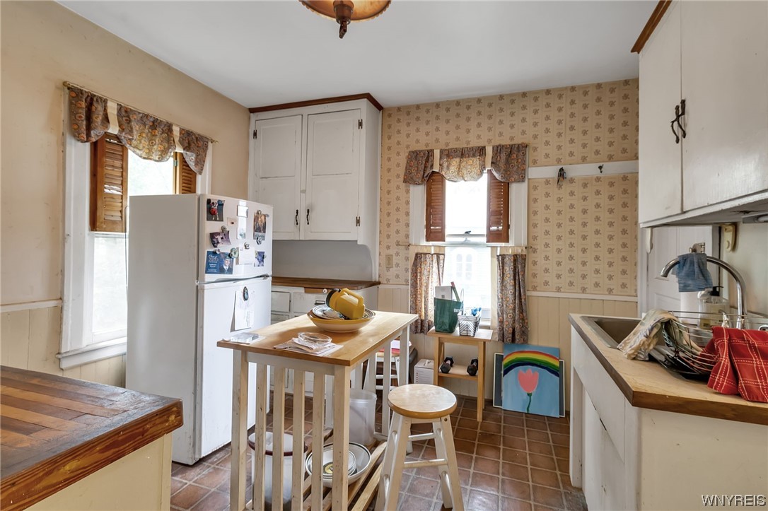 84 South Forest Road Amherst, NY 14221 - Photo 15 of 32