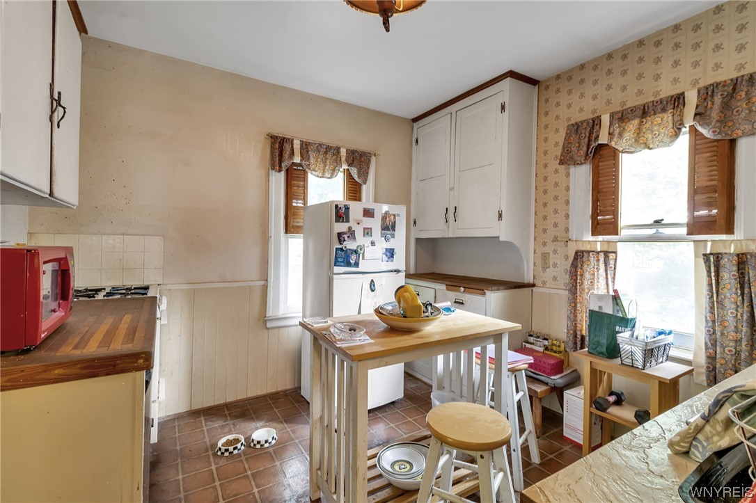 84 South Forest Road Amherst, NY 14221 - Photo 16 of 32