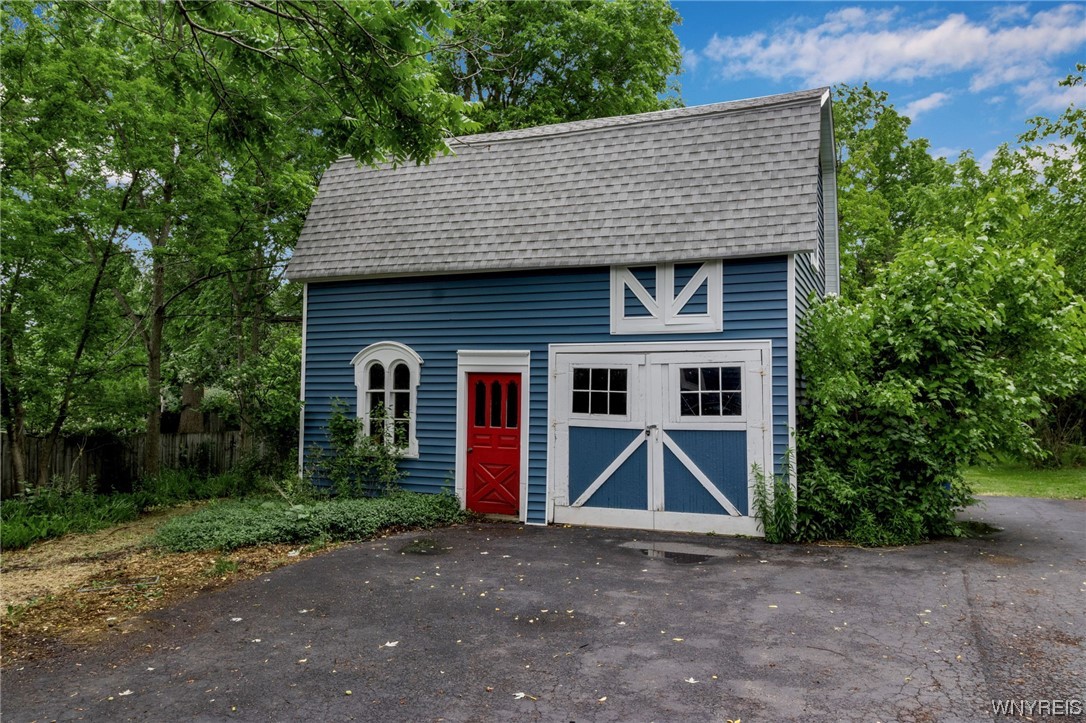 84 South Forest Road Amherst, NY 14221 - Photo 3 of 32