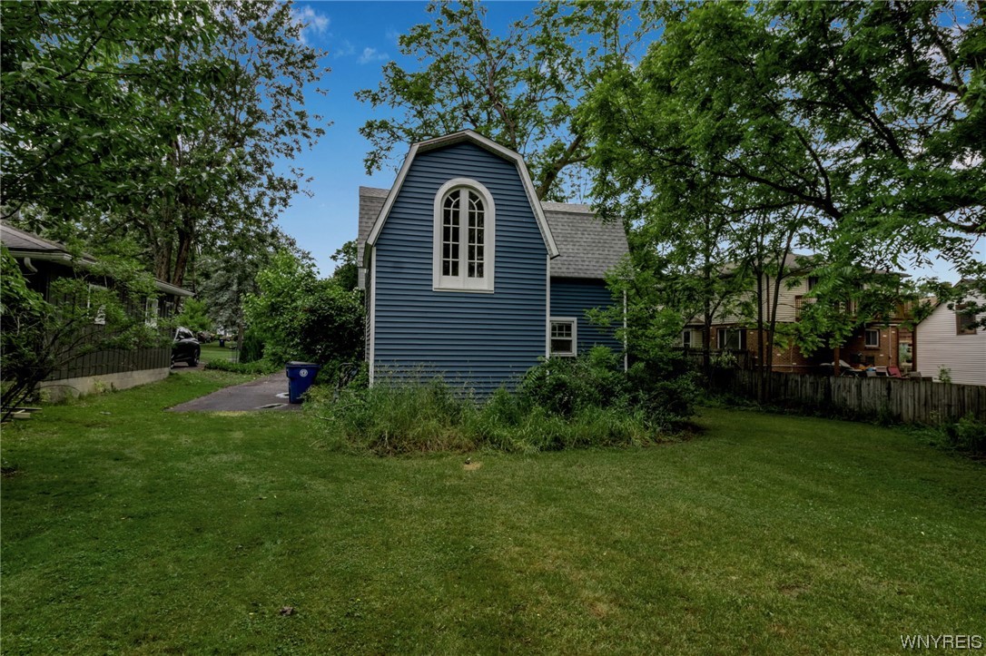 84 South Forest Road Amherst, NY 14221 - Photo 5 of 32