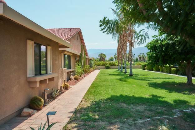 99 Conejo Circle Palm Desert, CA 92260 - Photo 11 of 31 Side Yard