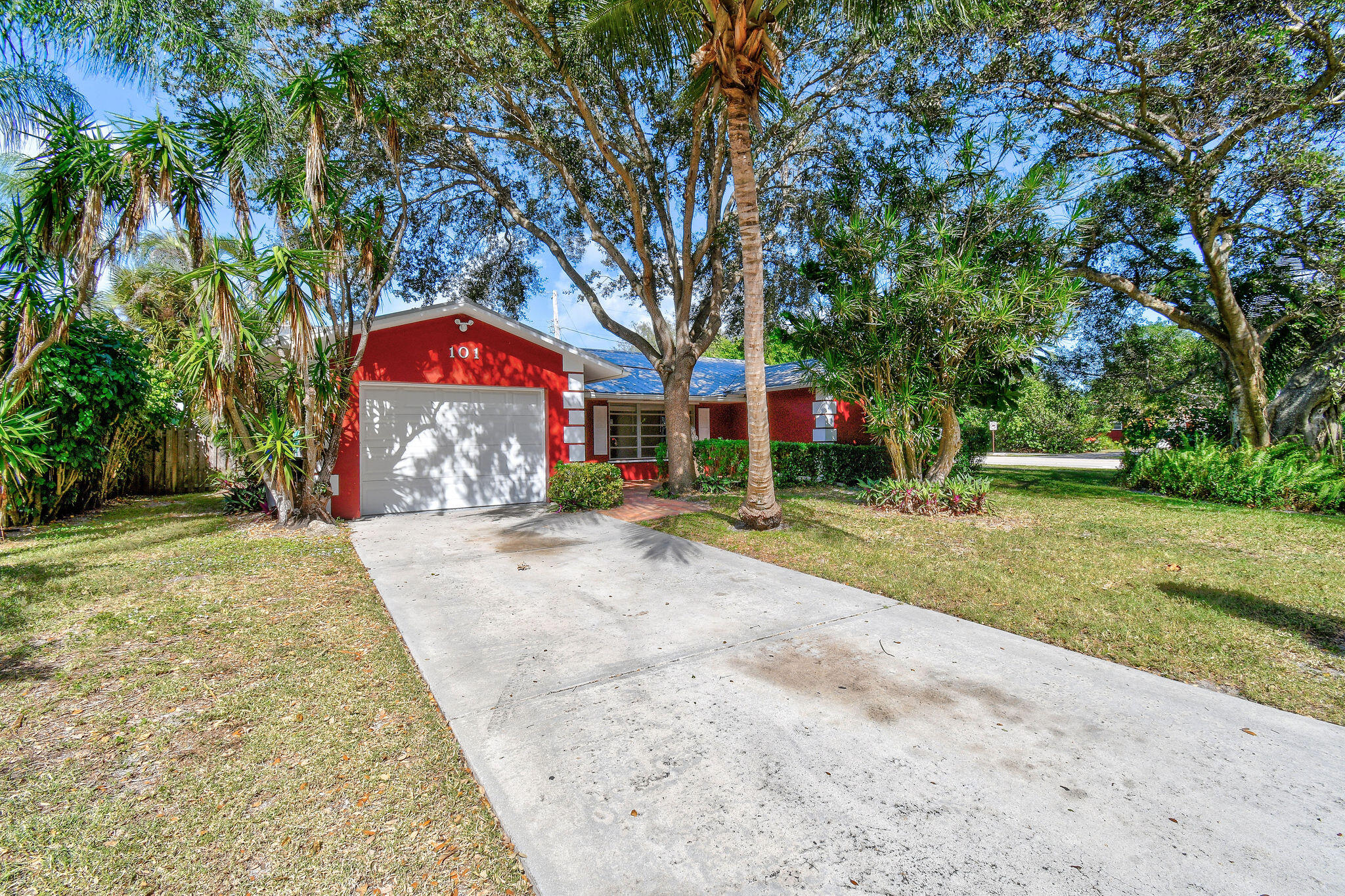 101 West Riverside Drive Jupiter, FL 33469 - Photo 3 of 41 101WRiversideDr_03