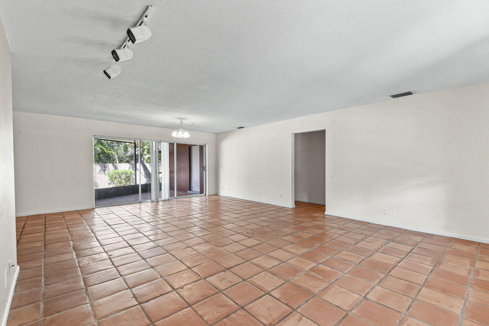 101 West Riverside Drive Jupiter, FL 33469 - Photo 6 of 41 101WRiversideDr_08