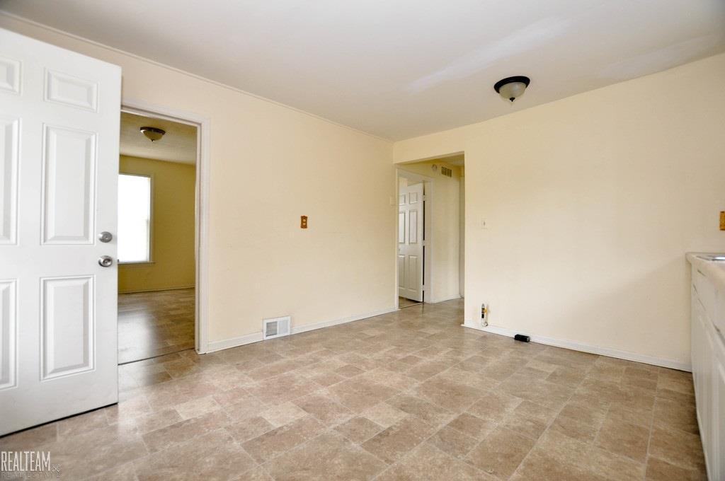 16258 Frazho Road Roseville, MI 48066 - Photo 10 of 28