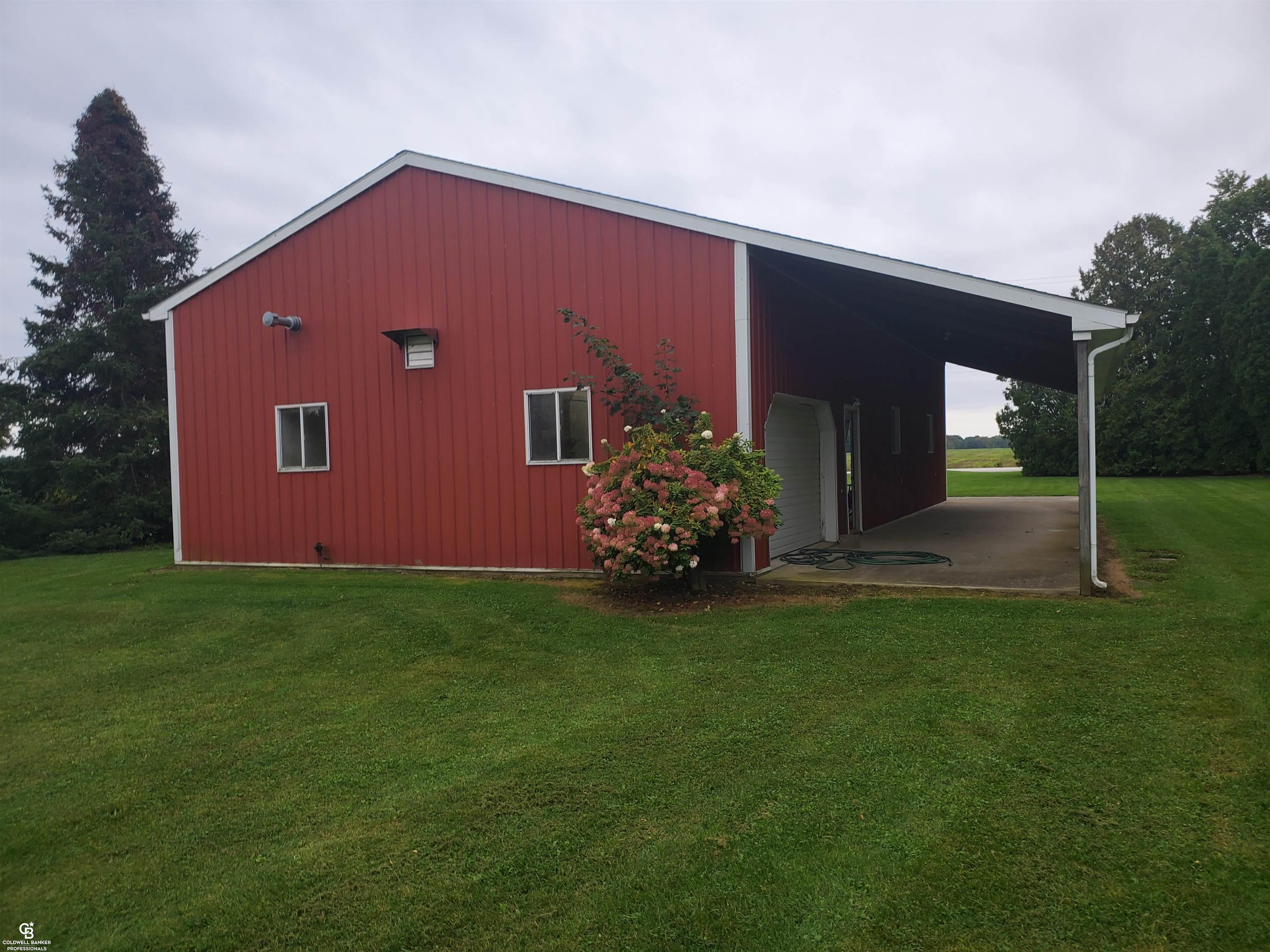 10430 Foley Road Avoca, MI 48006 - Photo 7 of 31 Rear View of Pole Barn