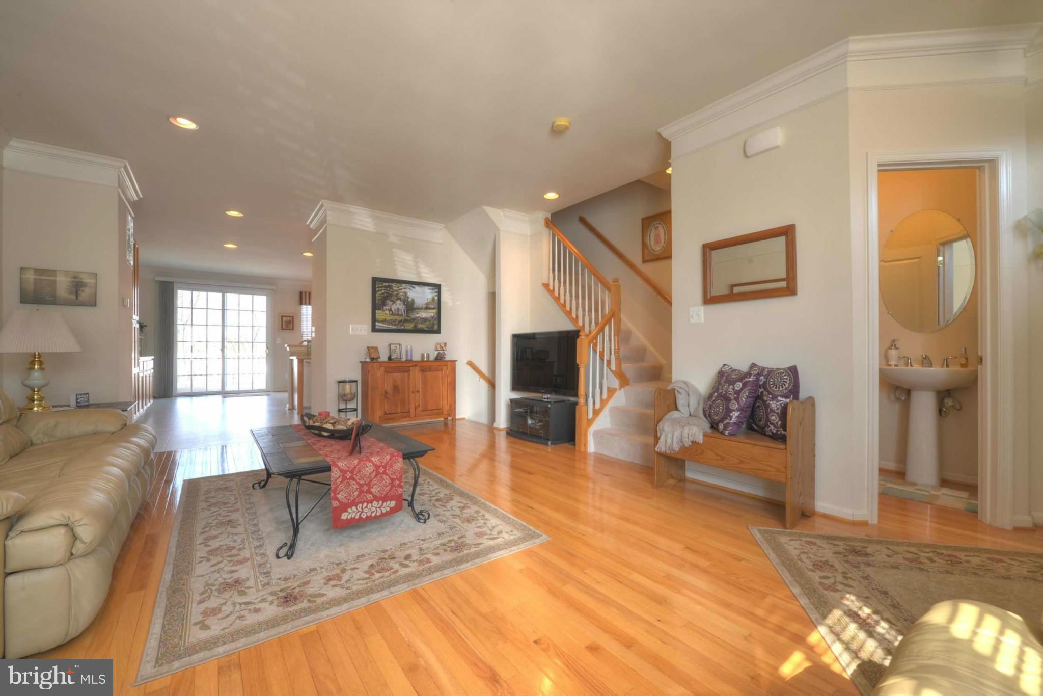 9075 Ribbon Falls Loop Bristow, VA 20136 - Photo 4 of 26 Living Room