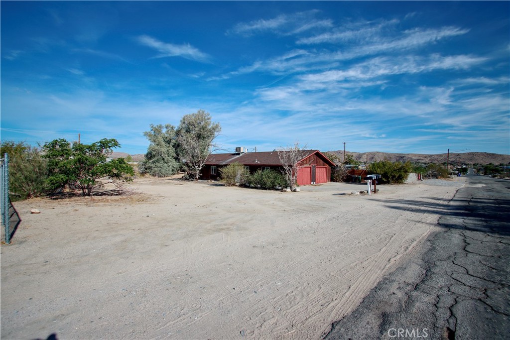 61998 El Reposo Circle Joshua Tree, CA 92252 - Photo 19 of 20 a view of outdoor space and yard