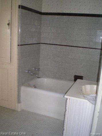4191 Yorkshire Road Detroit, MI 48224 - Photo 8 of 9 Bathroom 2