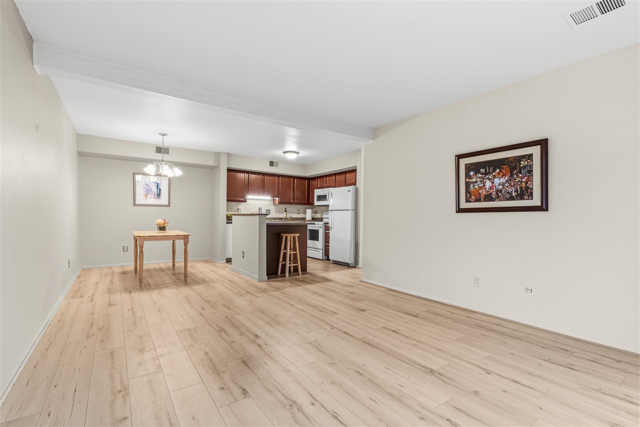 734 West Kilgore Road, Unit 208 Kalamazoo, MI 49008 - Photo 14 of 32