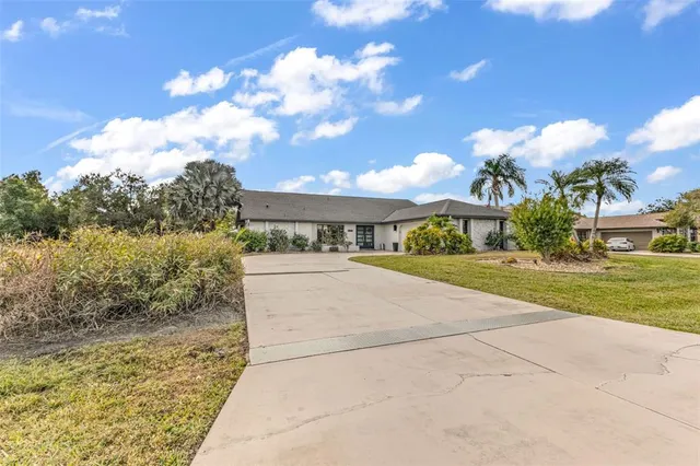 $549,000 | 11903 Southwest Kingsway Circle, Lake Suzy, FL 34269