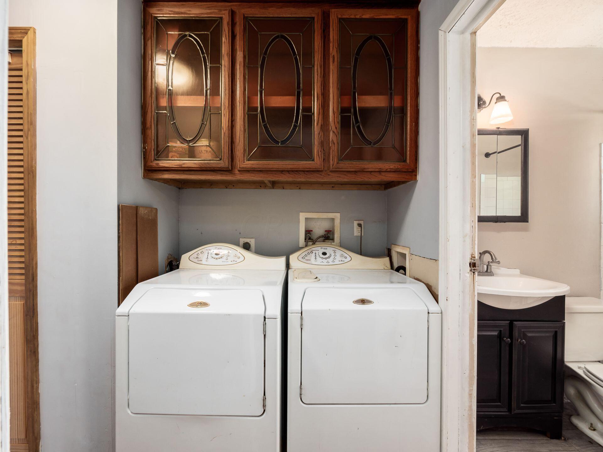 156 Cullman Road Columbus, OH 43207 - Photo 25 of 33 Washer and Dryer with above storage