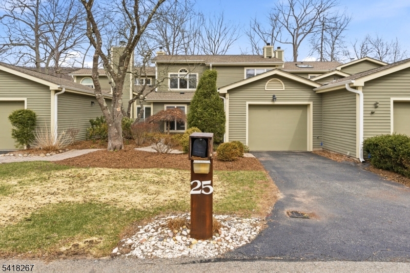 25 Stone Row Lane Oak Ridge, NJ 07438 - Photo 1 of 27