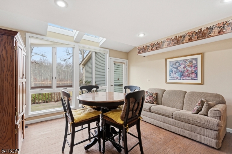 25 Stone Row Lane Oak Ridge, NJ 07438 - Photo 11 of 27