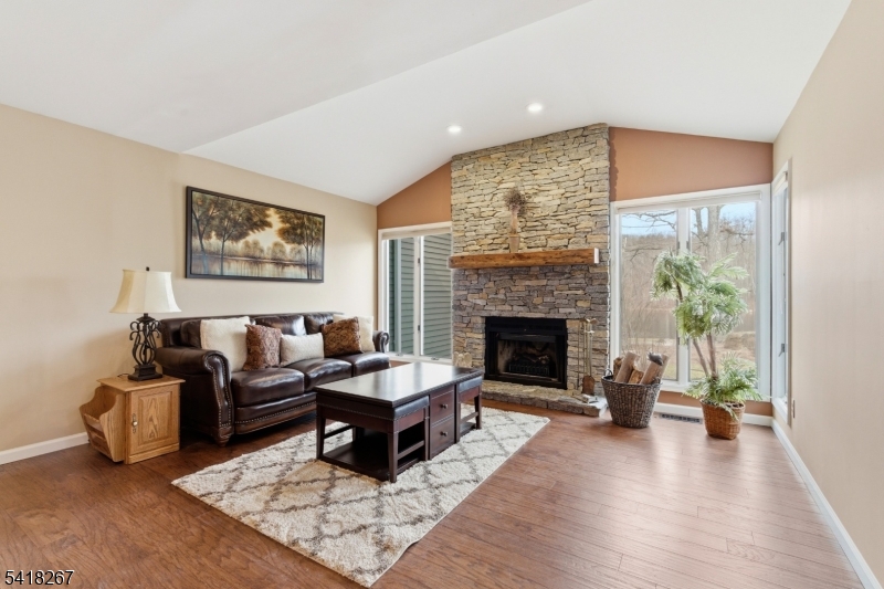 25 Stone Row Lane Oak Ridge, NJ 07438 - Photo 2 of 27