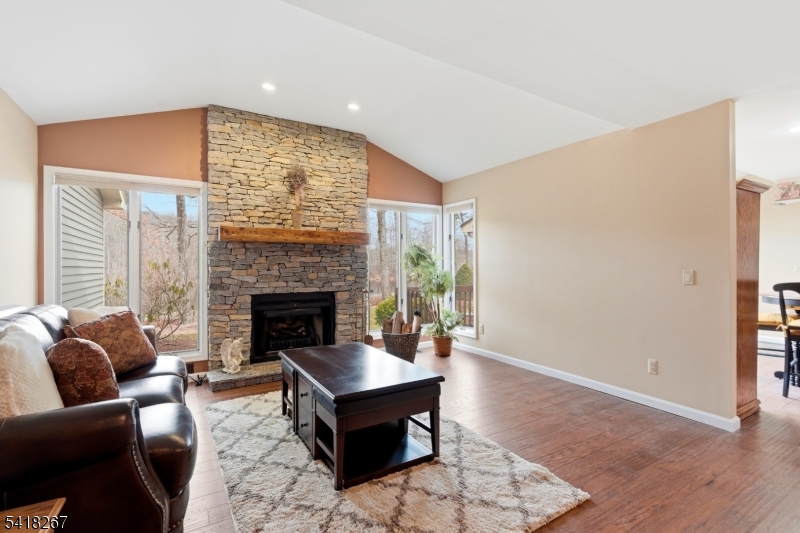 25 Stone Row Lane Oak Ridge, NJ 07438 - Photo 3 of 27