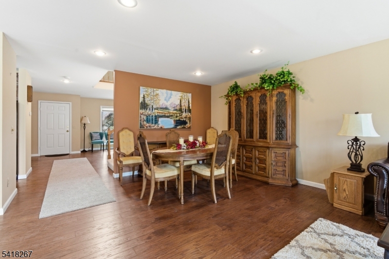 25 Stone Row Lane Oak Ridge, NJ 07438 - Photo 5 of 27