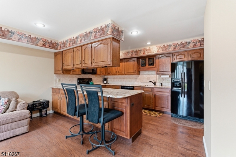 25 Stone Row Lane Oak Ridge, NJ 07438 - Photo 8 of 27