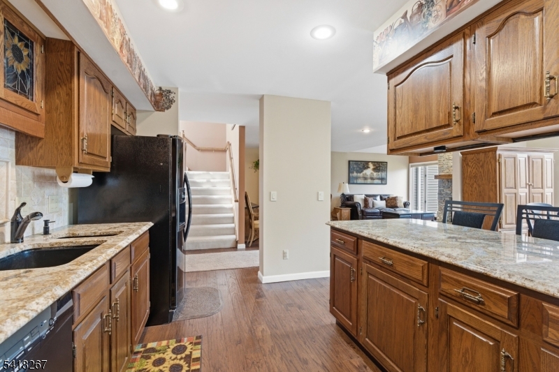 25 Stone Row Lane Oak Ridge, NJ 07438 - Photo 9 of 27