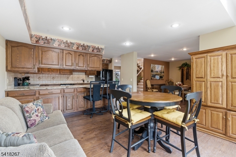 25 Stone Row Lane Oak Ridge, NJ 07438 - Photo 10 of 27