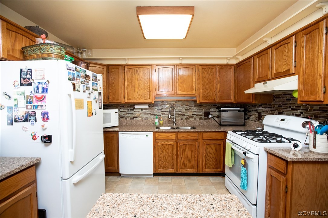 3384 Rice Creek Road Farmville, VA 23901 - Photo 16 of 50 a kitchen with stainless steel appliances a stove a sink and a refrigerator