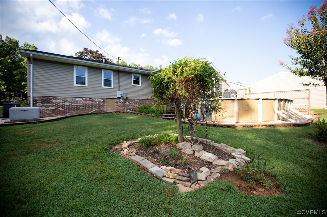 3384 Rice Creek Road Farmville, VA 23901 - Photo 5 of 50 a view of a backyard with a garden