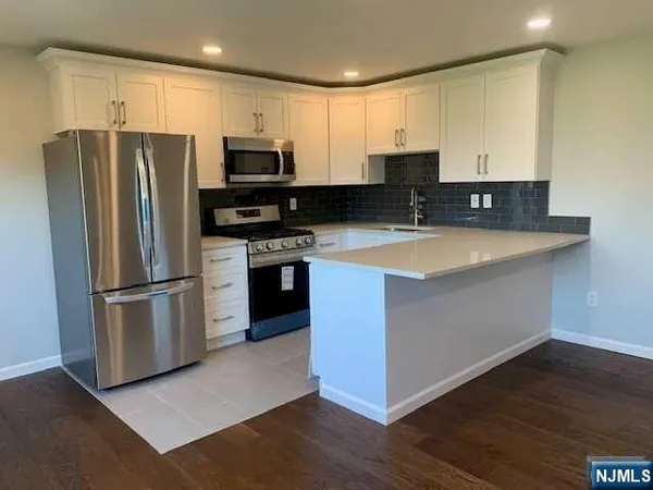 $1,895 | 100 Bergen Boulevard, Unit 21, Fairview, NJ 07022
