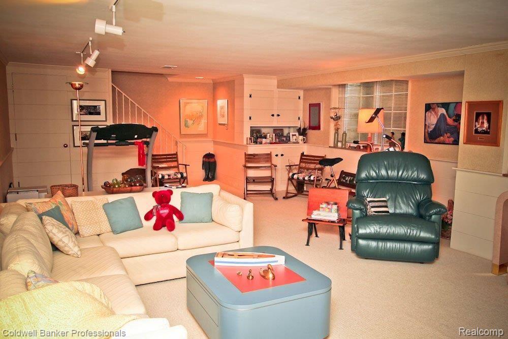 1320 Covington Road Bloomfield Hills, MI 48301 - Photo 19 of 25 IMG_8475.jpg