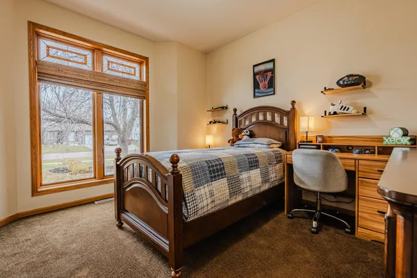 $650,000 | 2804 32nd Street South, Fargo, ND 58103