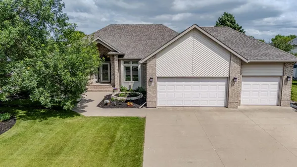 $650,000 | 2804 32nd Street South, Fargo, ND 58103