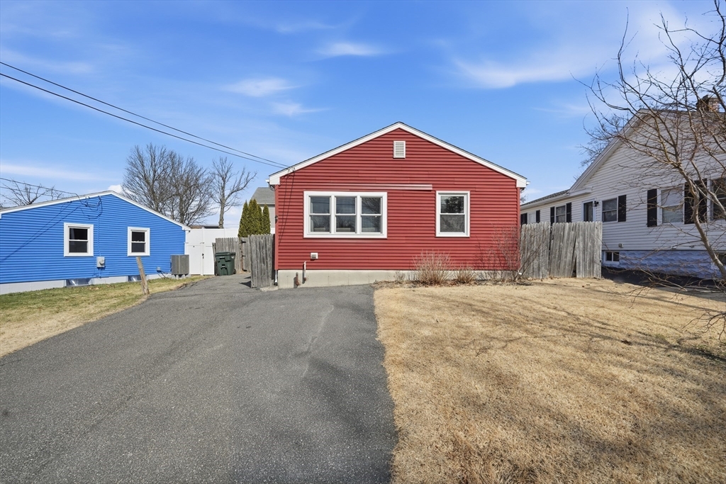 88 Agnes Street Springfield, MA 01118 - Photo 1 of 31