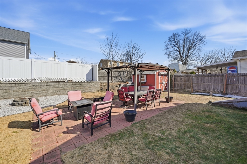 88 Agnes Street Springfield, MA 01118 - Photo 26 of 31