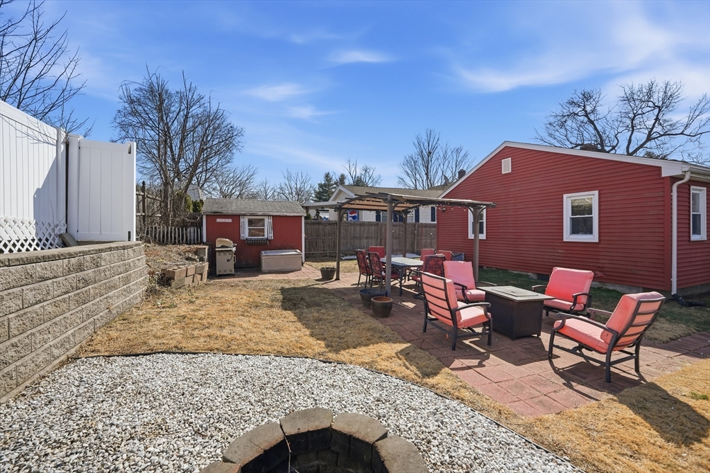 88 Agnes Street Springfield, MA 01118 - Photo 27 of 31